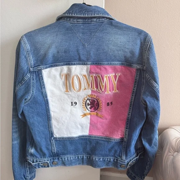 Tommy Jeans Crest & Flag Denim Jacket - Picture 4 of 8